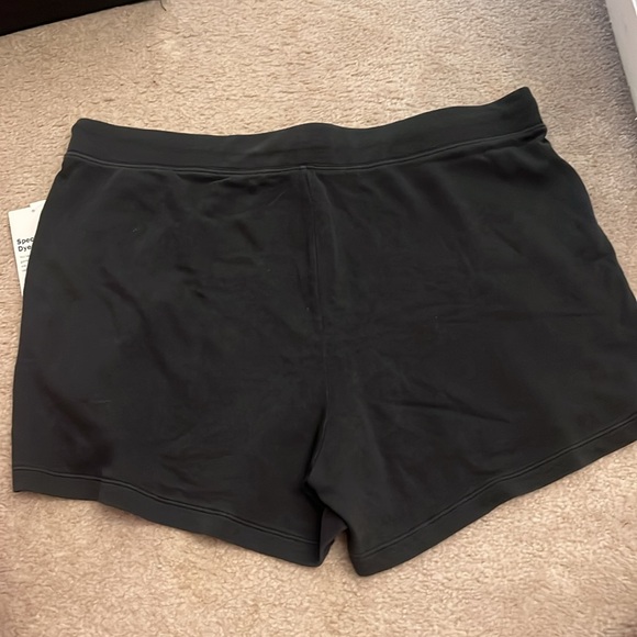 Old navy New with tags! Comfortable shorts  🩳 - Picture 3 of 4